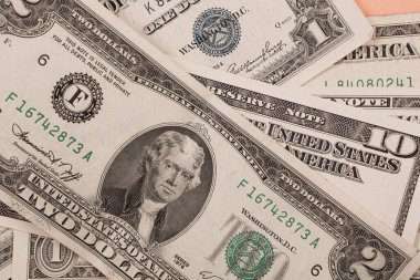 Bir sürü nakit bize dolar