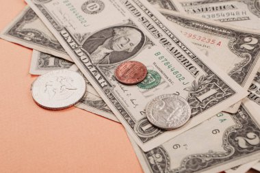 Bir sürü nakit bize dolar