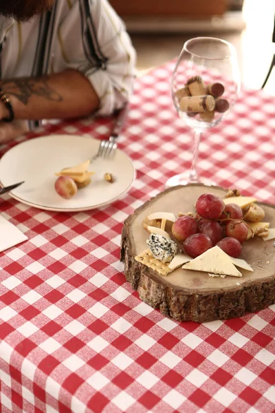Сырная Тарелка Изысканное Вино Поднос Сыра — стоковое фото
