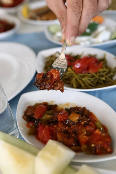 Mesa Jantar Tradicional Turca Grega Com Bebida Alcoólica Especial Raki — Fotografia de Stock