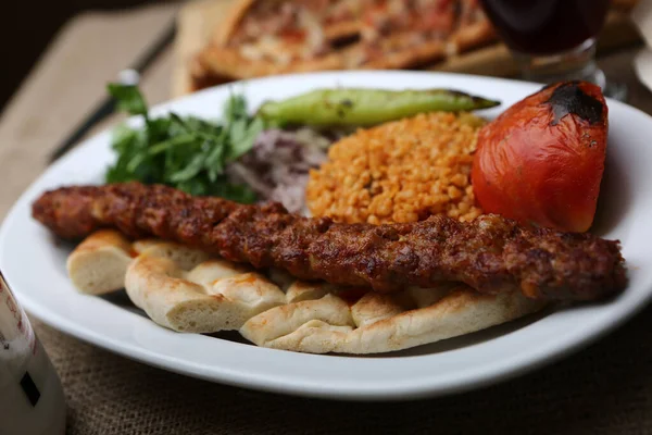 Tradycyjny Turecki Arabski Ramadan Kebab — Zdjęcie stockowe