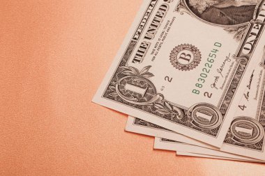 Bir sürü nakit bize dolar
