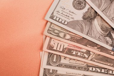 Bir sürü nakit bize dolar