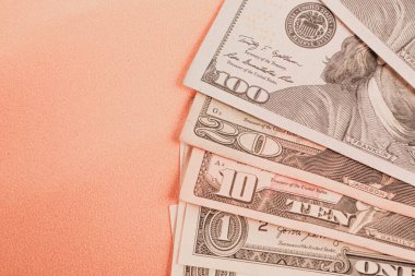 Bir sürü nakit bize dolar