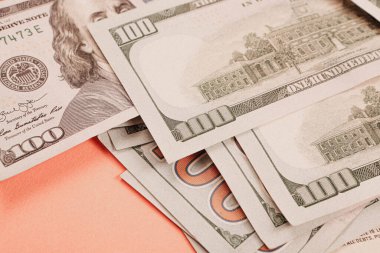 Bir sürü nakit bize dolar