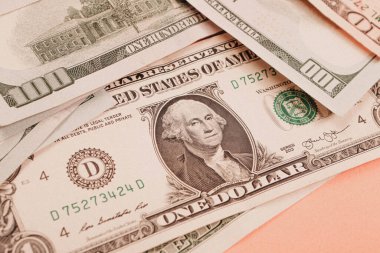 Bir sürü nakit bize dolar