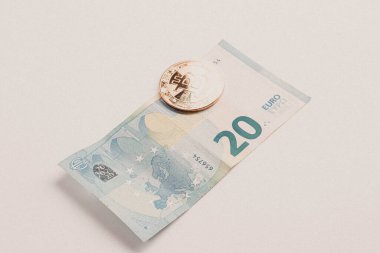 Multi Euro Dolar, farklı türde yeni nesil banknotlar, bitcoin