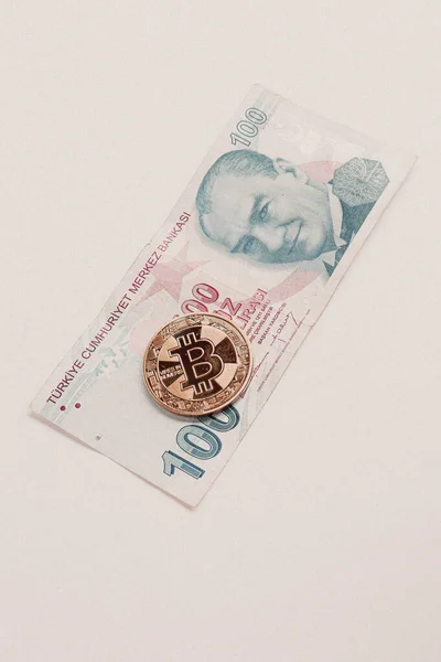 Turkiska Lira Sedlar Och Bitcoin — Stockfoto