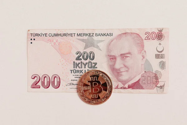 Türk Lira Banknotları Bitcoin Paraları — Stok fotoğraf