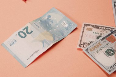 Bize dolar ve euro banknot para