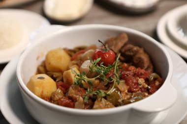 Geleneksel Türk ve Yunan yemek meze masası