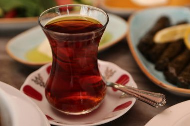 Masada bir fincan çay.