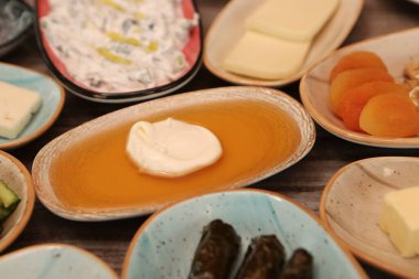 Geleneksel Türk ve Yunan yemek meze masası