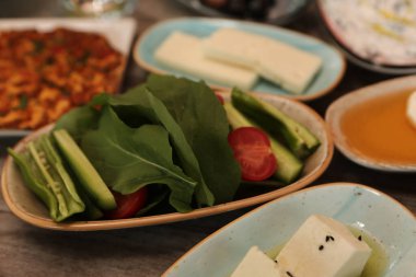 Geleneksel Türk ve Yunan yemek meze masası