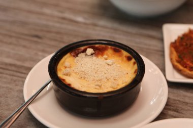 Geleneksel Türk sütlü pudingi.