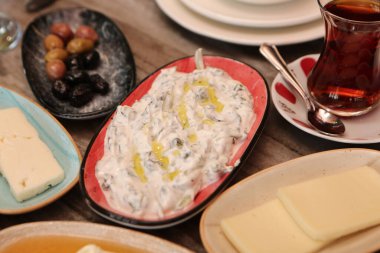 Geleneksel Türk ve Yunan yemek meze masası