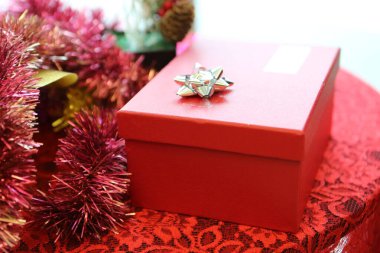 Yeni yıl ya da Noel için hediye kutusu 