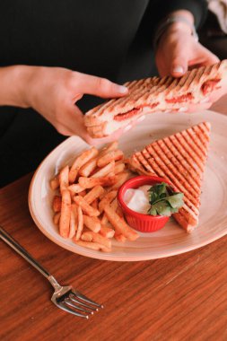 Geleneksel Türk tostu, lezzetli kahvaltı