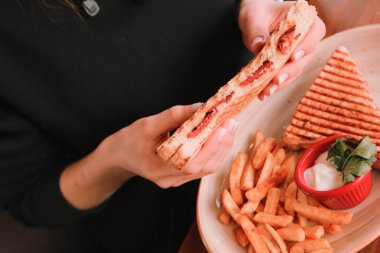 Geleneksel Türk tostu, lezzetli kahvaltı