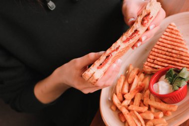 Geleneksel Türk tostu, lezzetli kahvaltı