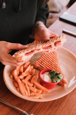 Geleneksel Türk tostu, lezzetli kahvaltı