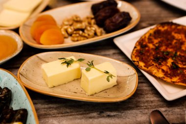 Geleneksel Türk ve Yunan yemek meze masası