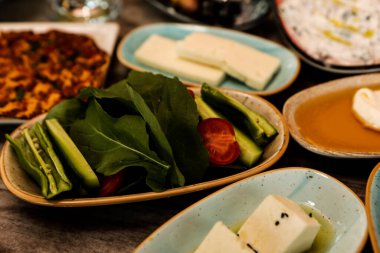 Geleneksel Türk ve Yunan yemek meze masası