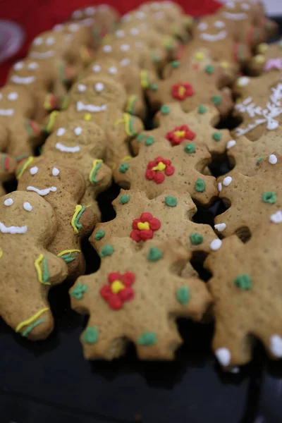 Galletas Jengibre Forma Hombre Sobre Mesa — Foto de Stock