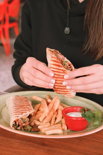 Вкусный Жареный Сэндвич — стоковое фото