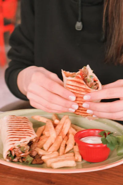 Delicious Grilled Wrap Sandwich — Stock Photo, Image