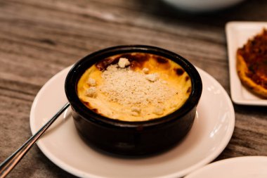 Geleneksel Türk sütlü pudingi.