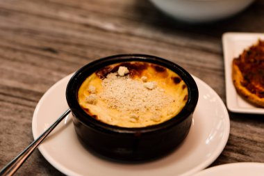 Geleneksel Türk sütlü pudingi.