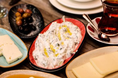 Geleneksel Türk ve Yunan yemek meze masası