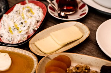 Geleneksel Türk ve Yunan yemek meze masası