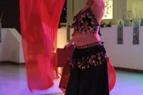 Bellydancers Attrayants Danseurs Orientaux Sur Scène — Photo