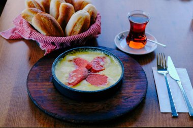 Muhlama - peynirli mısır lapası.