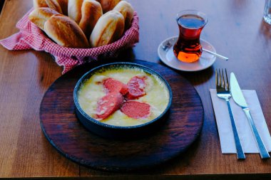 Muhlama - peynirli mısır lapası.