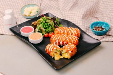 Biraz sebzeli somon pişirdim.