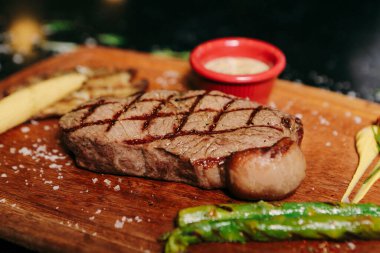 Taze ızgara biftek eti. 