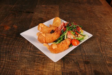 Biraz sebzeli somon pişirdim.