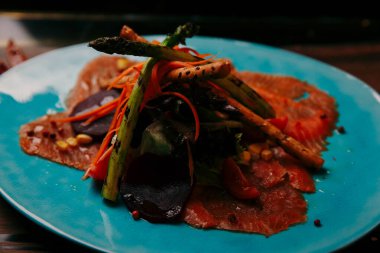 Biraz sebzeli somon pişirdim.