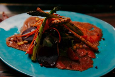 Biraz sebzeli somon pişirdim.