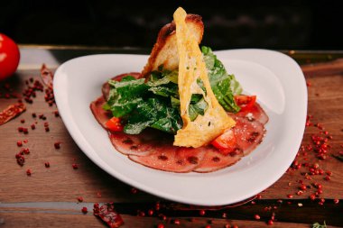 Biraz sebzeli somon pişirdim.