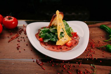 Biraz sebzeli somon pişirdim.