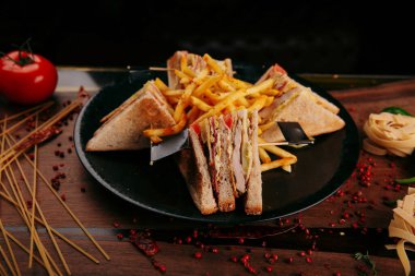 Masada nefis tavuklu sandviç.