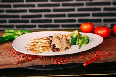 Taze ızgara biftek eti. 