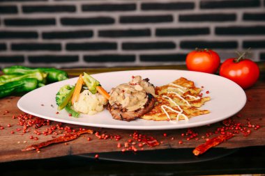 Taze ızgara biftek eti. 