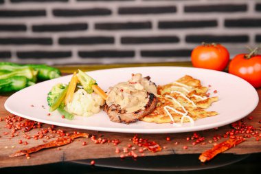 Taze ızgara biftek eti. 