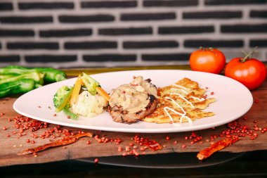 Taze ızgara biftek eti. 