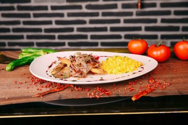 Masada nefis et yemeği. 